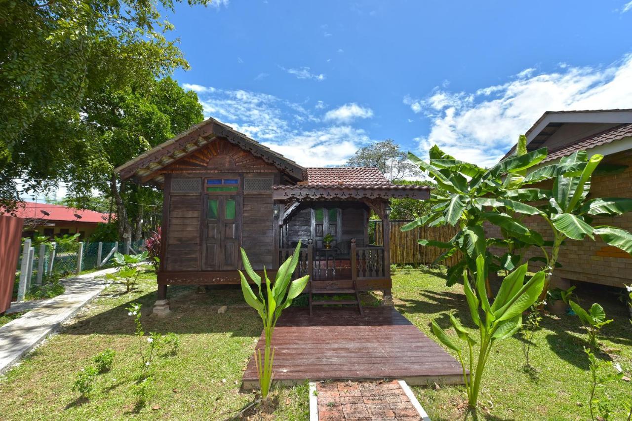 Collection O 90622 Sehijau Cenang Hotel Пантай Ченанг Екстериор снимка